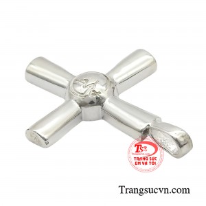 Sản phẩm không chỉ là món đồ trang sức tôn lên vẻ đẹp của người đeo mà còn thể hiện niềm tin và lòng tôn kính của họ đối với Thiên Chúa.