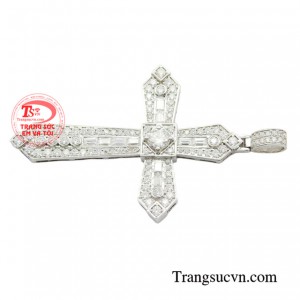 Thiết kế của mặt dây thánh giá vàng trắng thường rất tinh xảo và tỉ mỉ đến từng đường nét, chi tiết đều được chế tác một cách cẩn thận, tạo nên một tổng thể hài hòa và hoàn hảo.