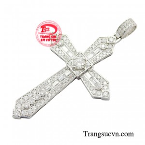 Mặt thánh giá vàng trắng thiện lành tượng trưng cho tình yêu thương và sự hy sinh của Chúa Giêsu Kitô, mang đến cho người đeo nguồn sức mạnh tinh thần to lớn để vượt qua mọi khó khăn, thử thách trong cuộc sống. 