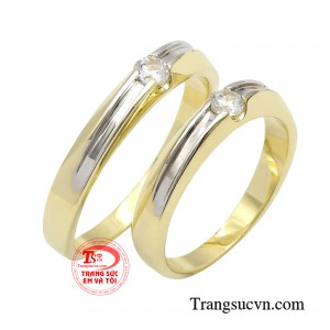 Có thể nói, nhẫn cưới hẹn ước yêu thương giống như một sợi dây gắn chặt hai con người lại với nhau, là những minh chứng cho tình yêu không thể tách rời.