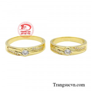 Được biết đến với vẻ đẹp sang trọng, rực rỡ, thiết kế nhẫn cưới không ngừng được biến tấu để thể hiện sự kết nối của hai tâm hồn.