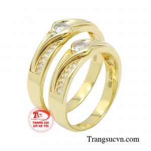 Nếu bạn yêu thích sự cá tính, độc đáo thì không nên bỏ lỡ cặp nhẫn cưới này.