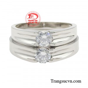 Hơn thế, vàng trắng còn là màu sắc tượng trung cho tình yêu thuần khiết, trong sáng, thủy chung.