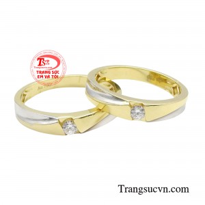 Nhẫn cưới yêu thương gắn kết là cặp nhẫn cưới vàng 18k mang kiểu dáng thanh lịch, cuốn hút.