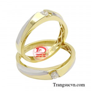 Người đàn ông đeo nhẫn thể hiện sự chung thuỷ với người phụ nữ mình yêu, người phụ nữ đeo nhẫn để thể hiện một tình yêu chân thành vĩnh cửu, đi cùng nhau đến trọn đời.
