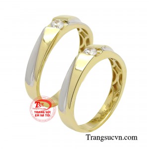 Cặp nhẫn vàng 18k, giản dị, thanh lịch phù hợp cho những cặp đôi thích vẻ đẹp cổ điển.