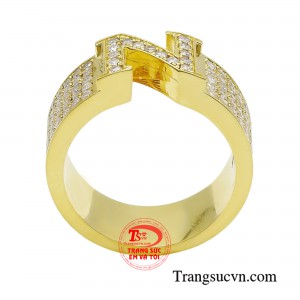 Nhẫn nam là món trang sức biểu tượng của sự thành đạt và bản lĩnh, là món trang sức không thể thiếu trong tủ đồ của các quý ông.