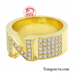 Với những người đàn ông yêu thích sự đẳng cấp và phong cách đỉnh cao, nhẫn nam chữ vàng độc đáo là sự lựa chọn hoàn hảo. 