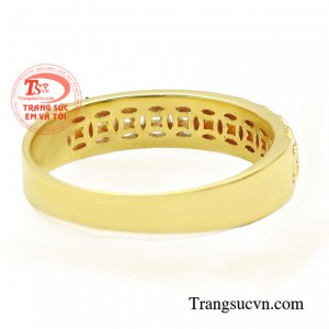 Ngoài ý nghĩa thu hút tiền tài, trang sức còn là cách chị em chăm chút cho diện mạo bản thân thêm phần lộng lẫy, thể hiện tiếng nói phong cách cá nhân, khởi đầu một năm đầy năng lượng, sẵn sàng chinh phục những mục tiêu mới, thành công rực rỡ.