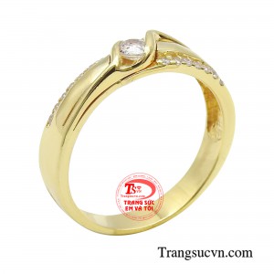 Nhẫn nữ vàng cuốn hút sở hữu thiết kế giản dị nhưng đầy thanh lịch.