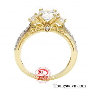 Nếu bạn là người yêu thích phong cách lộng lẫy và sang trọng thì nhẫn quý cô cuốn hút chính là lựa chọn lý tưởng.
