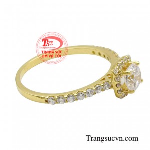 Đây sẽ là mẫu nhẫn nữ phù hợp với những cô nàng thích kiểu trang sức tinh tế, nền nã và không quá phô trương.