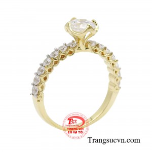Nhẫn quý cô thanh tú lấy cảm hứng từ đài hoa sen, biểu tượng của sự tinh khôi và duyên dáng