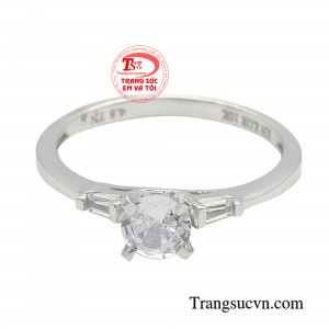 Thiết kế này giúp nhẫn dễ dàng bắt ánh sáng và thêm phần rực rỡ.