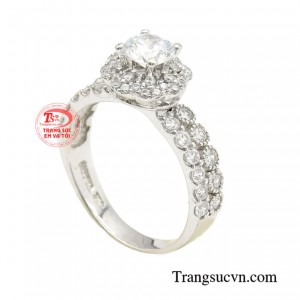 Những thiết kế tinh giản hơn, nhưng vẫn nổi bật bởi đường nét tinh xảo và sự tỏa sáng tuyệt vời của các viên đá CZ chọn lọc.