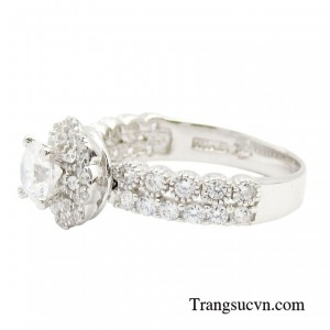 Và trang sức chính là bí mật của điểm nhấn hoàn hảo, tăng thêm sức quyến rũ và tô điểm phong cách cho các nàng.