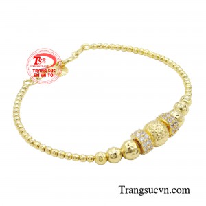 Món trang sức này sẽ giúp nàng thu hút mọi ánh nhìn từ chính dáng vẻ yêu kiều, trưởng thành và sâu sắc.