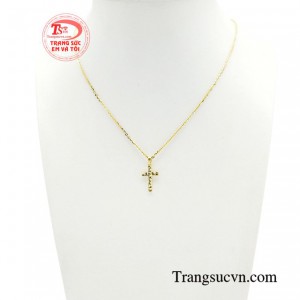 Bộ mặt dây thánh giá ban phước là một trong số những món trang sức nhất định phải có trong tủ đồ của người theo đạo công giáo.