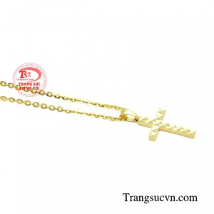 Thánh giá thường được đeo như một dấu hiệu của sự cam kết với đức tin Cơ đốc, và thường được làm quà tặng cho nghi thức như rửa tội và xác nhận.