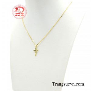  Thánh giá không chỉ đơn thuần là tính ngưỡng, mà nó là một loại trang sức đặc trưng cho những người theo đạo.