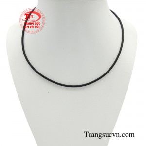 Dây cao su thời thượng bọc vàng sang trọng với sự kết hợp vàng 18K và chất liệu dây cao su đen siêu bền.