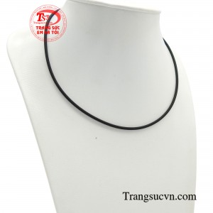 Dây cao su bọc vàng như người bạn đồng hành giúp các đấng mày râu trông nổi bật và ấn tượng hơn giữa đám đông.  