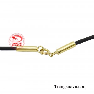 Một chiếc dây cao su bọc vàng có thể làm tôn lên vẻ ngoại hình và phong cách của người đàn ông.