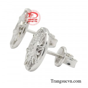 Các chi tiết được chế tác tỉ mỉ, đường nét mềm mại, uyển chuyển, tạo nên sự hoàn hảo tuyệt đối cho sản phẩm. 