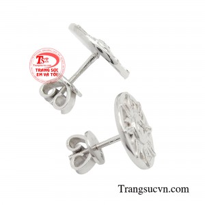 Với kiểu dáng nhỏ nhắn, xinh xắn giúp đôi tai nàng trở nên quyến rũ hơn thu hút mọi ánh nhìn. 