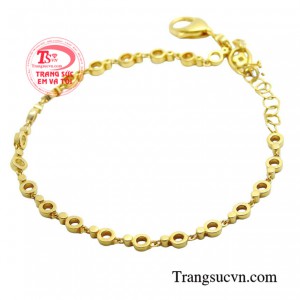 Lắc tay quý cô kiêu sa món phụ kiện không thể thiếu cho bất kỳ quý cô nào muốn khẳng định phong cách và đẳng cấp của bản thân.