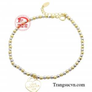 Lắc tay trái tim đong đầy được thiết kế tinh tế bởi những viên bi nhỏ xinh tạo nên môt sản phẩm trẻ trung, sang trọng, hợp thời trang.