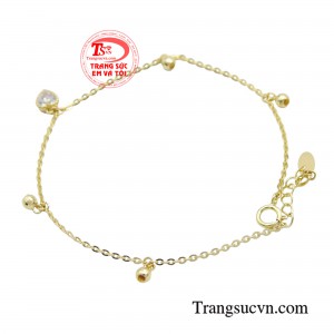 Bạn có thể kết hợp lắc tay này với bất kỳ trang phục nào để tô điểm thêm cho vẻ đẹp của bản thân.