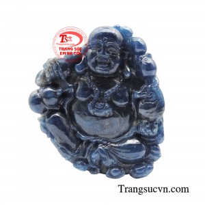 Mặt phật di lặc sapphire bảo hộ với vẻ mặt luôn tươi cười, vui vẻ giúp cải thiện tâm trạng để người đeo luôn có một tinh thần lạc quan.