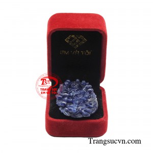 Mặt phật quan âm sapphire từ bi có tấm lòng rộng lượng, từ bi luôn cứu khổ, cứu nạn, mang đến niềm vui và phước lành cho tất cả mọi người.