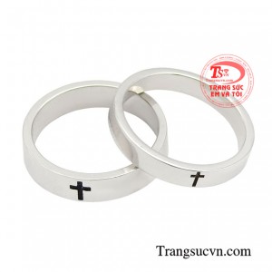 Khi đeo chiếc nhẫn này, các cặp đôi sẽ luôn được nhắc nhở về lời hứa hẹn chung thủy, sắt son và tình yêu thương dành cho nhau.