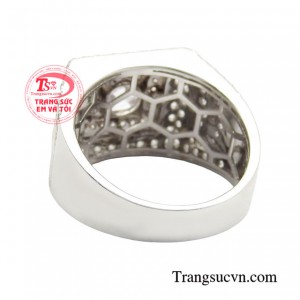 Nếu các chị em đang muốn tìm chiếc nhẫn để tặng cho những người đàn ông của mình thì chiếc nhẫn này chắc chắn sẽ là sự lựa chọn hoàn hảo nhất.
