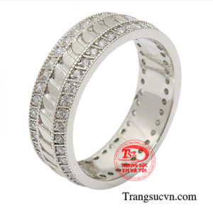 Nhẫn nam vàng trắng vàng tây sáng bóng được chế tác trên chất liệu vàng 14k có độ bền và sáng bóng đep.