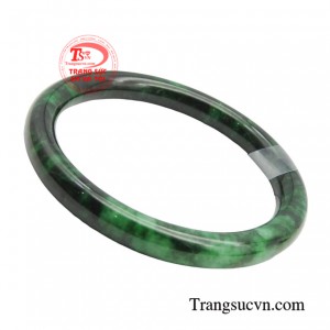 Màu sắc ấn tượng kết hợp với đường vân tinh tế toát lên vẻ đẹp quý tộc và dễ dàng phối hợp với nhiều phong cách khác nhau.