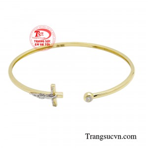 Vòng tay thánh giá thời trang không chỉ là món trang sức làm đẹp, tăng tính thẩm mỹ mà nó còn là tâm niệm của mỗi người về sự bình an và may mắn.