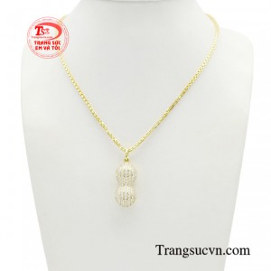 Bộ mặt dây chuyền hạt đậu (hạt lạc) giúp cho các anh có một tinh thần phấn chấn, gia tăng ý chí nghị lực.