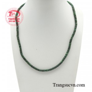 Bởi vậy mà khi xưa ngọc cẩm thạch sẽ là viên đá thường thấy trên người của các vương tôn quý tộc, quan lại.