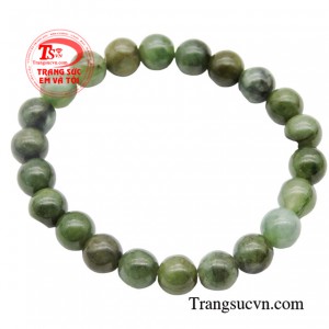 Đặc biệt, đeo trang sức bằng ngọc Jadeite còn giúp tăng khả năng của mắt, chống cận thị, giúp mắt không bị mệt mỏi.