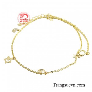 Chiếc lắc chân được thiết kế trên chất liệu vàng 10k mang đến cho nàng sự thanh lịch, duyên dáng.