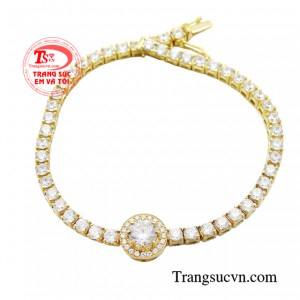 Lắc tay nữ vàng 14k được chế tác trên chất liệu vàng 14k có độ bền và chống xước cao.