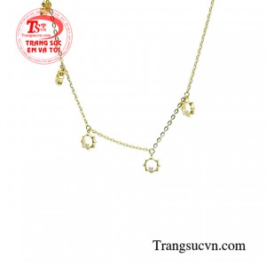 Đó cũng chính nguồn cảm hứng để EVT mang đến cho các chị em một vẻ đẹp sang trọng, tinh tế đầy thu hút.