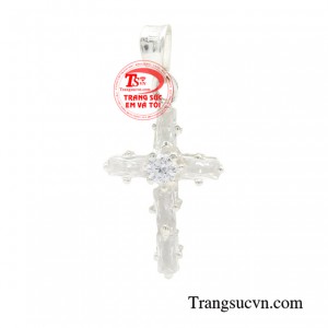 Mặt dây thánh giá bạc ban ơn giúp cho con người hướng đến những điều tốt lành trong cuộc sống. 