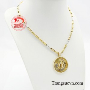 Bộ dây chuyền tạo nên một phong cách hoàn toàn mới, vô cùng thời trang và ấn tượng.