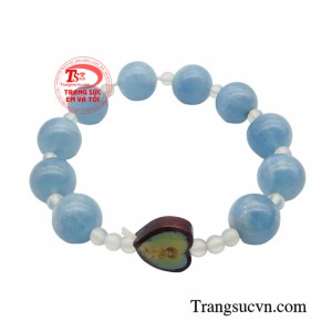 Đá aquamarine là viên đá khai sinh của tháng 3 mang đến nhiều may mắn về phong thủy cho người sử dụng.