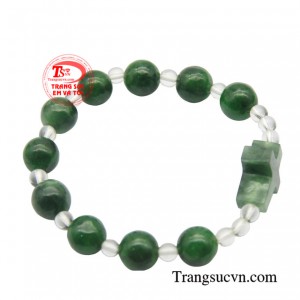 Chuỗi mân côi được chế tác từ những hạt đá jadeite xanh ngọc cao cấp, được tuyển chọn kỹ lưỡng, đảm bảo chất lượng và độ bóng đẹp hoàn hảo.
