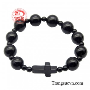 Chuỗi mân côi mã não đen đẹp được chế tác từ những viên đá mã não tự nhiên, trải qua quá trình chọn lọc và mài giũa tỉ mỉ.